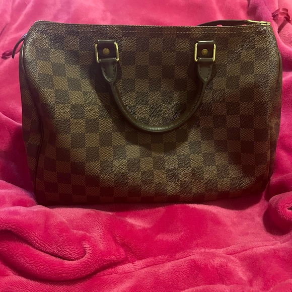 For sale this beautiful pre love Louis Vutton speedy 30 ....